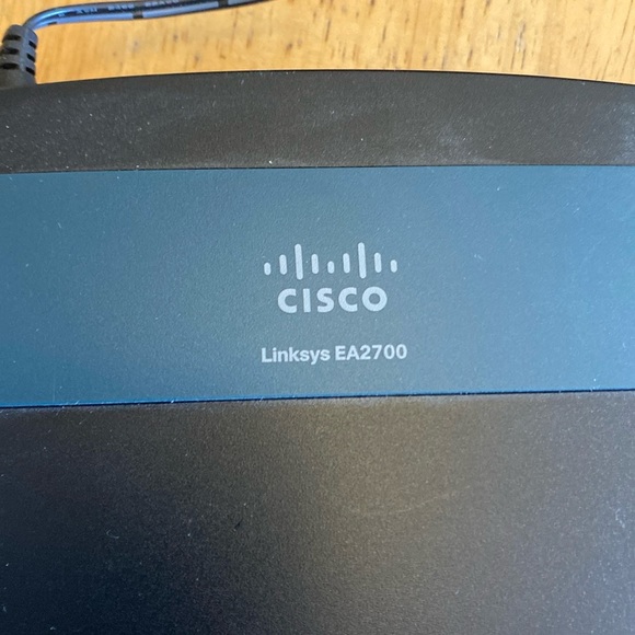Cisco Linksys EA 2700 Router - Picture 3 of 7